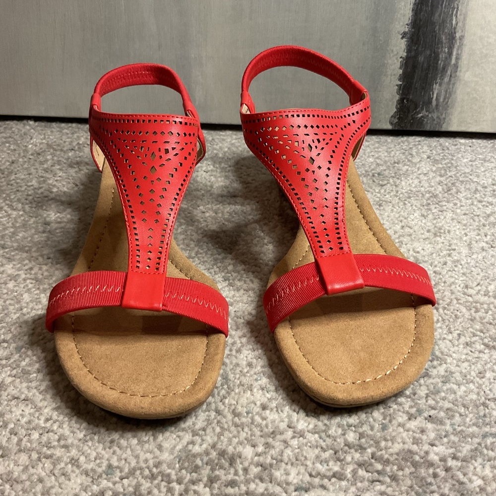 Alfani Step 'N Flex Vacanzaa 2 Tomato Red Perf Wedge Sandals - Size 9 - Picture 2 of 13
